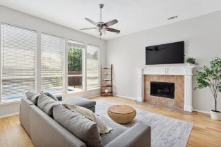 Family Fun Retreat- Pool & Entertainment Haven! home - Frisco - 9