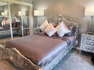 Ayrs and Graces - Luxury Bed and Breakfast - 9