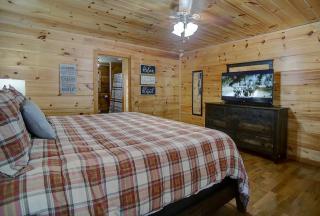 Great views-King beds-WIFI-ample parking-games - 6