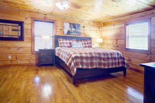 Great views-King beds-WIFI-ample parking-games - 5