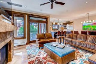 Spacious 4 Bedroom Vacation Rental, In Convenient Location, Offering Scenic Views, Pool, Hot Tub, Ski Rental And Storage, - Breckenridge - 1