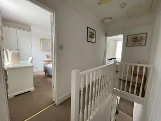 Cosy 2bed home with games room - 9