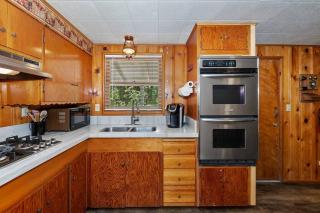 Applewood Cabins & Guest Cabin Near the Village - Big Bear Lake - 4
