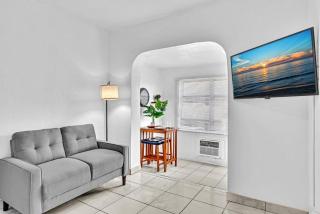 Downtown Hollywood Beach Blvd Studio Getaway - Hollywood - 0