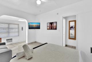 Downtown Hollywood Beach Blvd Studio Getaway - Hollywood - 7