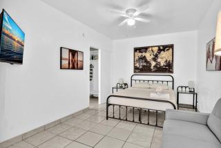 Downtown Hollywood Beach Blvd Studio Getaway - 6