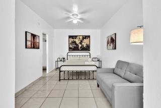 Downtown Hollywood Beach Blvd Studio Getaway - 3