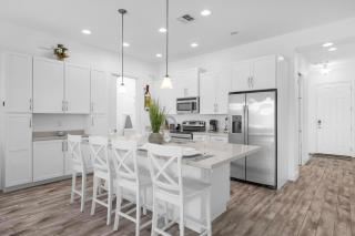 Upstay - Welcoming Wonderland w Private Pool - 7