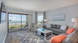 Beach Oasis, Pool Views, Steps to Beach - Hilton Head Island - 5