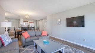 Beach Oasis, Pool Views, Steps to Beach - Hilton Head Island - 4