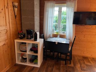 Hyggelig lite bosted ved sjøen, nær sentrum i Valnesfjord - 5