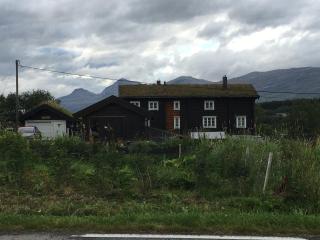 Hyggelig lite bosted ved sjøen, nær sentrum i Valnesfjord - - 0