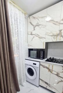 3х-ком Люкс Айбергенова 1Б в центре Шымкента - 1й этаж - 1