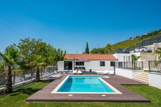 Villa Florinda with Pool and Prime Location near Split - Srinjine - 8