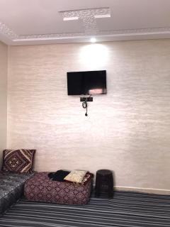 Immerse in Local Charm! Apt, Close To All Services - 9