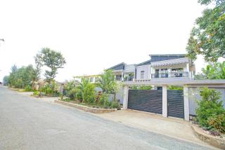 Lux Holidays Villa - Kigali - 7