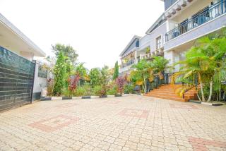 Lux Holidays Villa - Kigali - 3