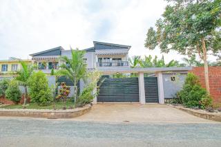Lux Holidays Villa - Kigali - 5