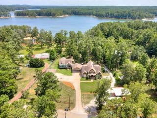 Luxurious Lake Front Estate, Sleeps 20, Game Room and Pet Friendly - Clarks Hill - 0