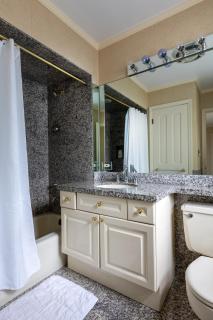 Lakeview East Apartment - 3