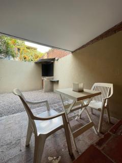 Departamento PB, patio y asador privados - Estacionamiento consultar costo - Se aceptan mascotas consultar costo - Cerca de hotel Quinto Centenario, Nuevocentro shopping, Hospital Clinicas - Córdoba - 1