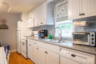 1 2 Mile to Nantucket Sound Beaches - Dennis - 7
