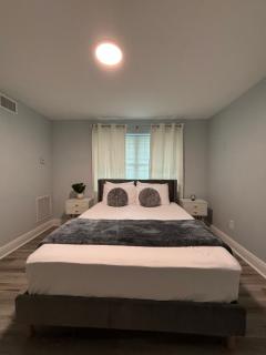 Charming Tampa 2BR - Near Busch Gardens & Zoo - Tampa - 2