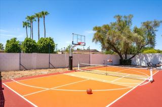 Pickleball Court~ Hot Tub & Pool~ Mini Golf~Games - 8