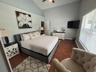 Blue Oasis Turquoise Lake-View Pool - 2