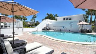 LaPlaya 108B Dream views of the Gulf from your private balcony or screened lanai just steps from the beach - Longboat Key - 1