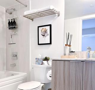 Luxury Condo on Bay Street - Toronto - 7