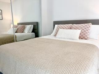 Luxury Condo on Bay Street - Toronto - 6