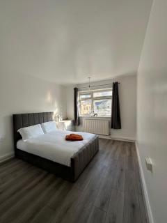 Modern Room in a 4 Bedroom flat in London, Shared bathroom! - London - 1