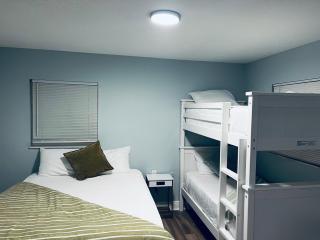 Spacious 4BR Home in Tampa Near Busch Gardens - Tampa - 3