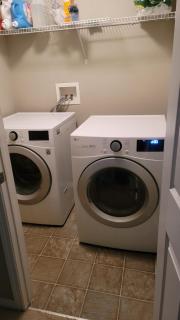 The King place, is a ROOM in a PRIVATE HOUSE, close to CTrain and Spruce Meadows Equestrian - Calgary - 1