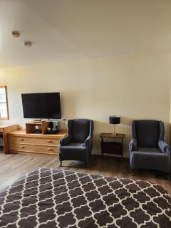 Covered Bridge Inn & Suites - 7