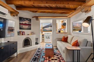 Scenic Santa Fe Downtown Escape - 0