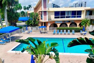 Walk to the beach, Studio, Pool AND FREE Parking - Hallandale Beach - 9