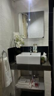 Trendy Maboneng Apartment - Johannesburg - 5