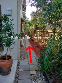 Private studio apt, centrally located - Cairns North - 8