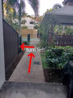 Private studio apt, centrally located - Cairns North - 3