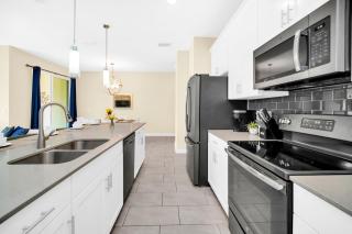Last Minute Disney Getaway! Private Pool, Hot Tub & Games Room. Book Now! #98673 - Kissimmee - 1