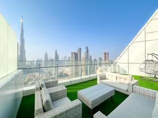 Panoramic Burj Khalifa View Luxury 1BR Penthouse - Dubai - 3