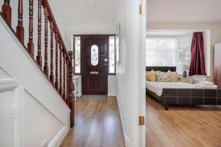 Lovely 4 Bedrooms House Near Romford Station With Parking - Romford - 9