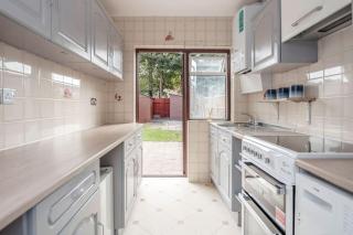 Lovely 4 Bedrooms House Near Romford Station With Parking - Romford - 7