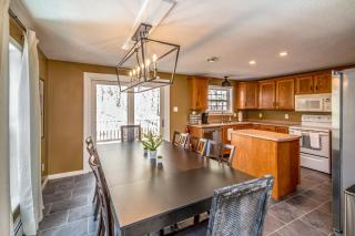 Your Perfect Blend of Views, Hot Tub, and Fun! home - 8