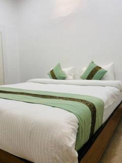 Raahi Private Premium Room Near Kashi Vishwanath - Varanasi - 0