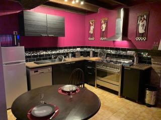 Renovated French Country Bungalow for Two - A Home for Your Next Holiday - Hercé - 2