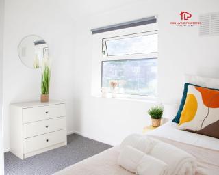 7Beds Contractor & Family Haven St Helens - 3