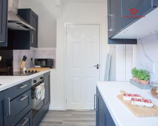 7Beds Contractor & Family Haven St Helens - 3